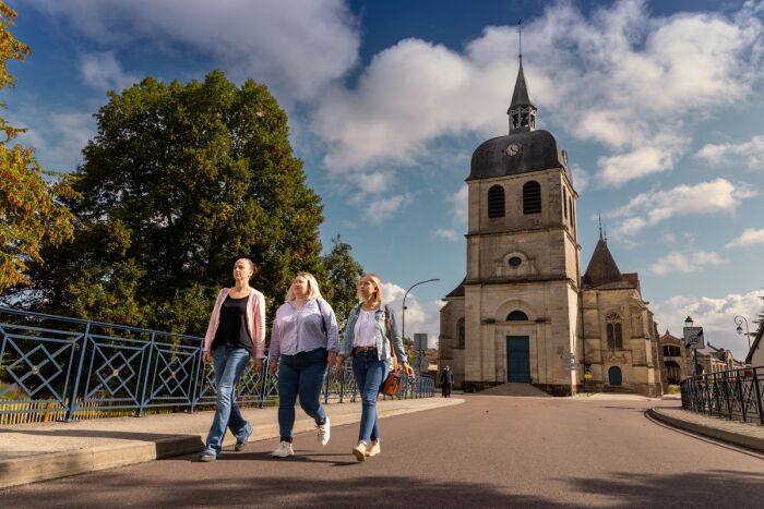 Eglise Saint-Quentin de Dienville.jpg Studio OG