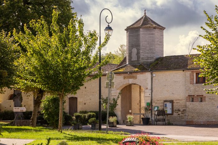 Le colombier de Dienville.jpg Studio OG