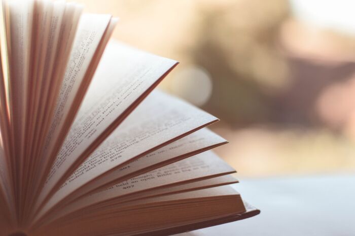book-1283865_1280.jpg © Pexels