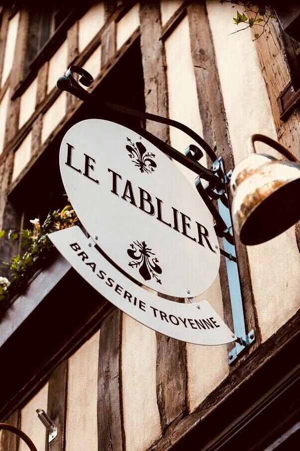 38239131_2123972347821395_2910888791801593856_n.jpg Le Tablier